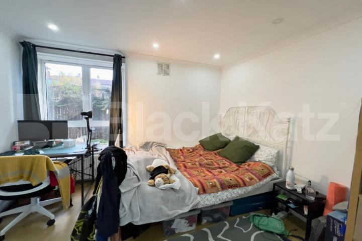 Recently redecorated throughout, wooden floors, white walls & superbly located Browning Street , Elephant and Castle SE17